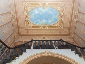 Pokaż zdjęcie: Zabytkowe wnętrza pałacu w Kościelcu